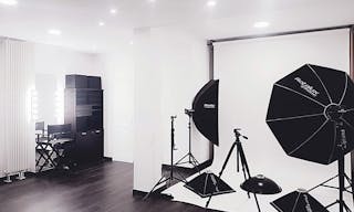 Studio Photo Boutique in Paris - Image 1