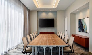 Vibrant Nashville Meeting Space - Image 4