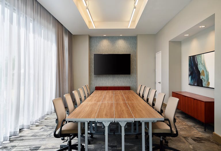 Vibrant Nashville Meeting Space - Image 4
