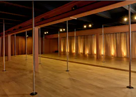 White Box in a vibrant artistic hub - Image 2