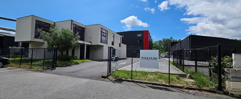 Toulouse Showroom - Image 2