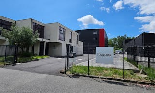 Toulouse Showroom - Image 2