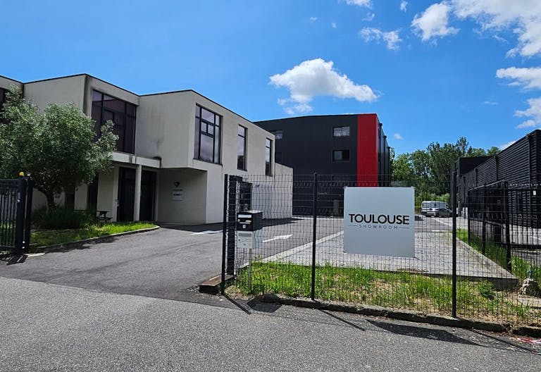 Toulouse Showroom - Image 2