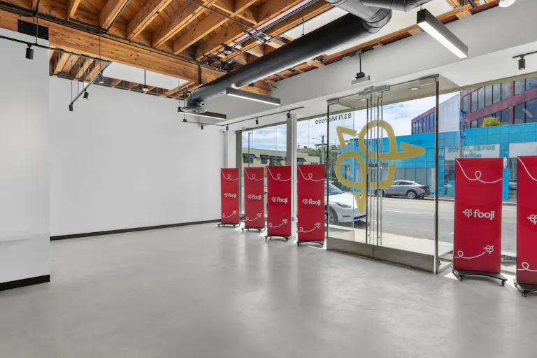 Spacious Storefront Space on Melrose Avenue - Image 4