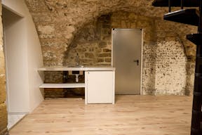 High-Ceiling Showroom | Palestro (Paris 2e) — Steps from Marais & Palais Royal - Image 8