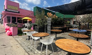 Prime corner space on Melrose - best pop up space in LA. - Image 2