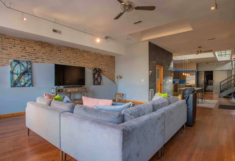 Artsy & Homey Wicker Park Loft - Image 3