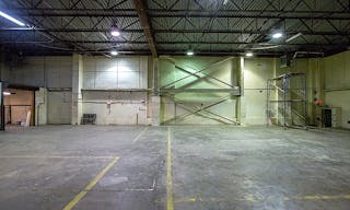 Spacious Warehouse in Brooklyn - Image 8