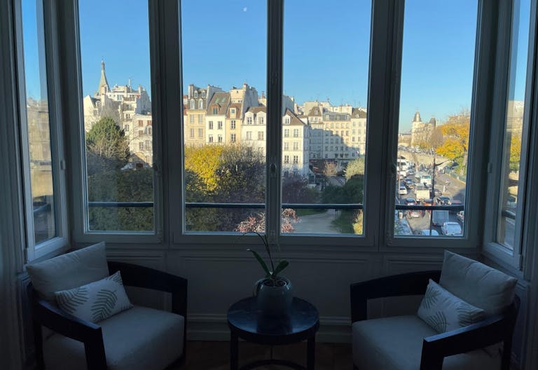 Magnificent apartment with exceptional view of Notre Dame - Image 4