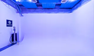 MODERN PHOTO/VIDEO STUDIO | CYCLORAMA, GREEN SCREEN and SEAMLESS BACKDROP | AC, WIFI and SONOS | ALSO PERFECT FOR GALLERY SHOWS AND POP-UPS - Image 5
