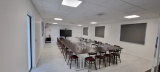 Salle à louer 80m2 proche des axes routiers (Marseille, Aix en Provence, Vitrolles, Marignane) - Image 0