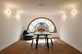 Showroom in Palais Royal (1 arcade + 2 floors) - Image 4