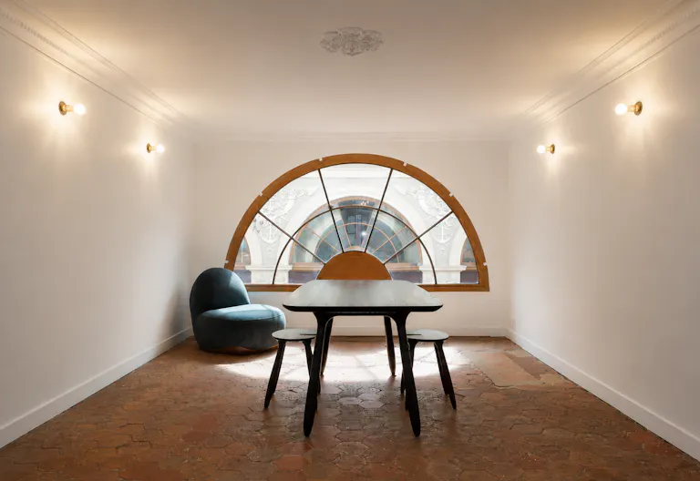 Showroom in Palais Royal (1 arcade + 2 floors) - Image 4