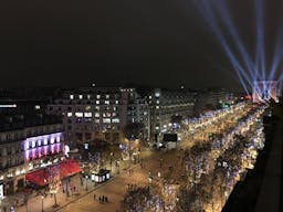 Unique space with the highest rooftop of the Champs-�lys�es - Image 4