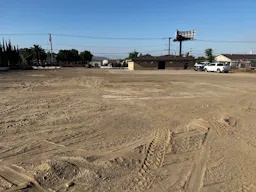 Large Commercial lot with 1800 sq ft Office space - Image 10