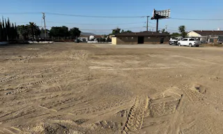 Large Commercial lot with 1800 sq ft Office space - Image 10