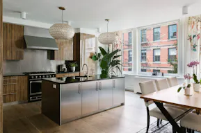 Sun-Drenched Soho Penthouse with Two Terraces - Image 5