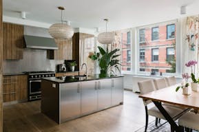 Sun-Drenched Soho Penthouse with Two Terraces - Image 5