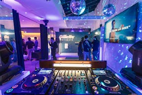 Loft sous verrière - Equiria Showroom - Image 8