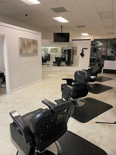 Vibrant Salon Space in Kiln Creek - Image 2
