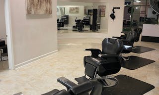 Vibrant Salon Space in Kiln Creek - Image 2