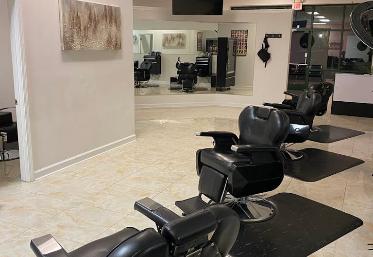 Vibrant Salon Space in Kiln Creek - Image 2