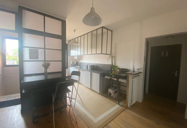Bureau 10M2 en plein coeur des Chartrons, avec acc�s cuisine et jardin - Image 0