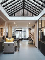 Showroom space under glass roof with natural light - Image 5