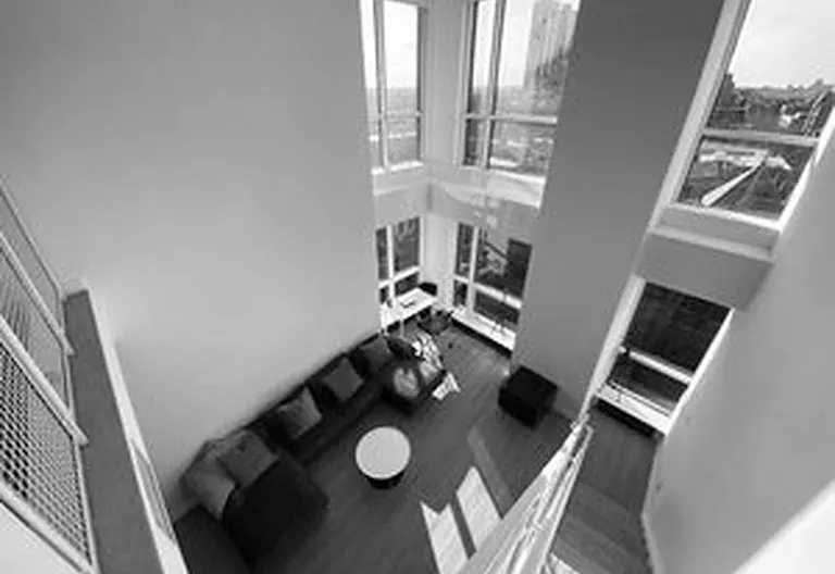 Amazing studio loft offering breathtaking views of the iconic New York skyline - Image 4