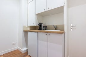 Boutique �ph�m�re / Pop-up / Galerie/Showroom au coeur du Marais - tr�s lumineux avec 8 m de vitrines en angle - Arts et M�tiers - Image 7