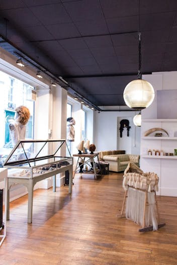 A new 100m2 open space on the corner of a beautiful "Marais" street, just behind the Place des Vosges in Paris - Image 2