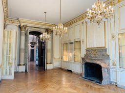 Superb Mansion in 16th arrondissement - Image 3