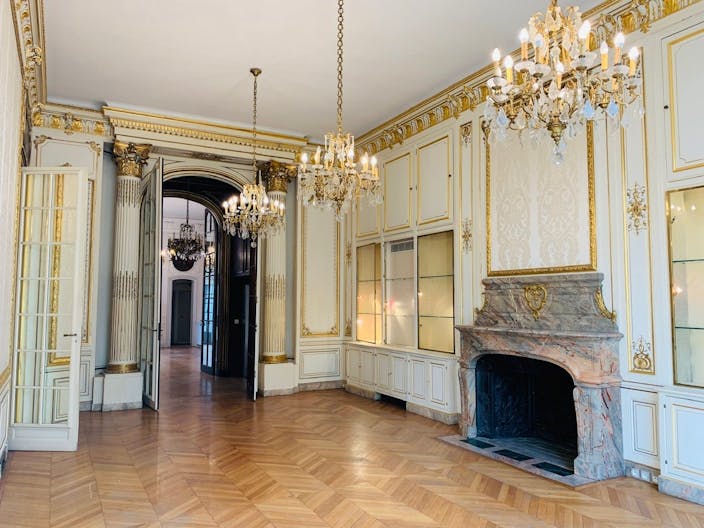 Superb Mansion in 16th arrondissement - Image 3