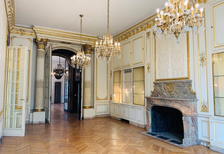 Superb Mansion in 16th arrondissement - Image 3