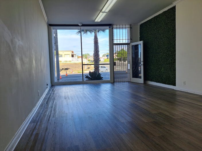 Inglewood's Entertainment District Studio - Image 0