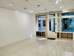 White-Box Space in Le Marais - Image 4
