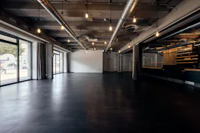 Large Retail & Experience Floor Near Alexanderplatz - Image 14