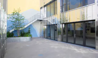 Puristic Art Gallery with beautiful Garden - Image 3