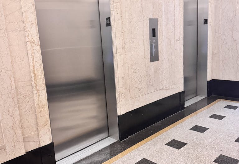 Elegant Pink Venue in Downtown NYC: Ideal for Glam Services & Stylish Events - Image 2