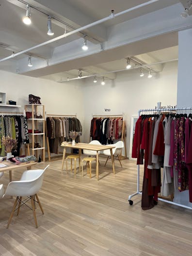 Bright Showroom - Full Rental - Image 3