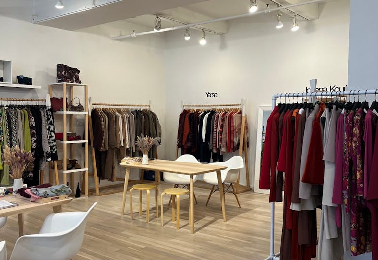 Bright Showroom - Full Rental - Image 3