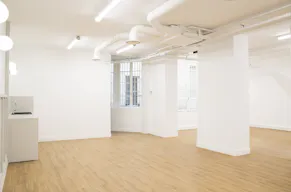 Gorgeous space in le Haut Marais - Image 6