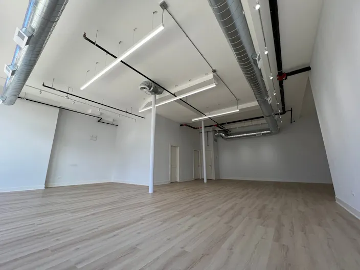 Minimal & Versatile White Wall Gallery Storefront perfect for Art Exhibitions, Pop-Up Shops, and Events - Image 2