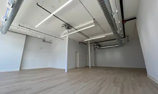 Minimal & Versatile White Wall Gallery Storefront perfect for Art Exhibitions, Pop-Up Shops, and Events - Image 2