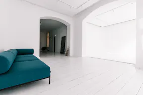 Studio Stellar, a versatile sunlit space. - Image 14