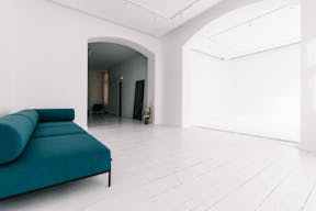 Studio Stellar, a versatile sunlit space. - Image 14