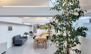 Bright Loft: 450 sqm Versatile Industrial Space with Stunning Daylight and Minimalist Design - Image 5
