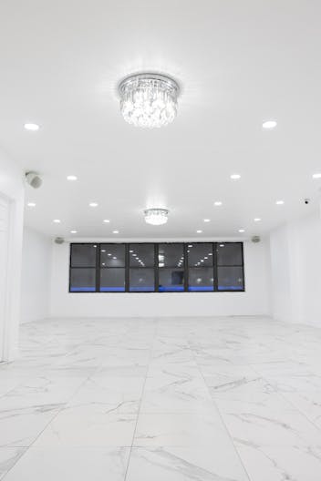 Modern Bright Open White Canvas Space in a prime location - Image 3