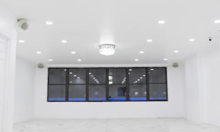 Modern Bright Open White Canvas Space in a prime location - Image 3