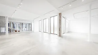 Large Showroom Rue Froissart - Image 17